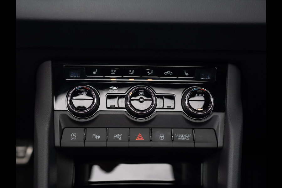 Škoda Karoq 1.5 TSI ACT Sportline Business | Panodak | Trekhaak wegkl. | 360 Camera | 19'' | Elk. A-klep | Prijs Rijklaar!! Škoda Karoq 1.5 TSI ACT Sportline Business | Panodak | Trekhaak wegkl. | 360 Camera | 19'' | Elk. A-klep | Prijs Rijklaar!!