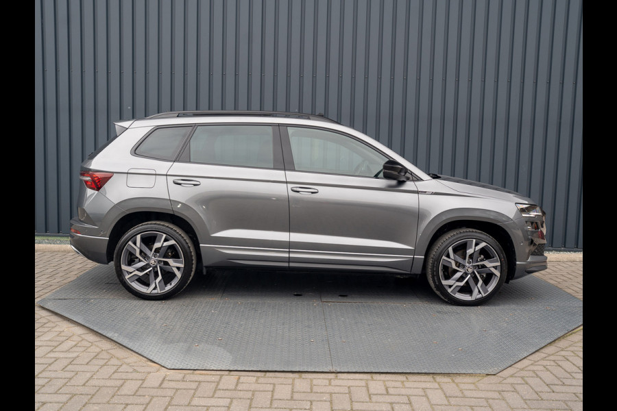 Škoda Karoq 1.5 TSI ACT Sportline Business | Panodak | Trekhaak wegkl. | 360 Camera | 19'' | Elk. A-klep | Prijs Rijklaar!! Škoda Karoq 1.5 TSI ACT Sportline Business | Panodak | Trekhaak wegkl. | 360 Camera | 19'' | Elk. A-klep | Prijs Rijklaar!!
