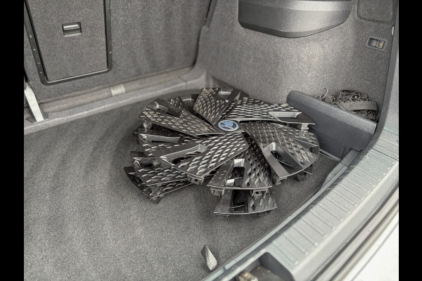 Škoda Karoq 1.5 TSI ACT Sportline Business | Panodak | Trekhaak wegkl. | 360 Camera | 19'' | Elk. A-klep | Prijs Rijklaar!! Škoda Karoq 1.5 TSI ACT Sportline Business | Panodak | Trekhaak wegkl. | 360 Camera | 19'' | Elk. A-klep | Prijs Rijklaar!!