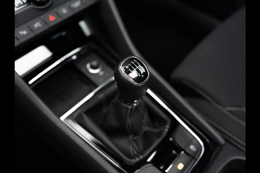 Škoda Karoq 1.5 TSI ACT Sportline Business | Panodak | Trekhaak wegkl. | 360 Camera | 19'' | Elk. A-klep | Prijs Rijklaar!! Škoda Karoq 1.5 TSI ACT Sportline Business | Panodak | Trekhaak wegkl. | 360 Camera | 19'' | Elk. A-klep | Prijs Rijklaar!!