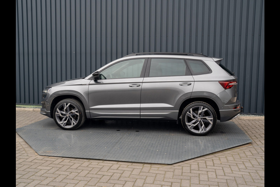 Škoda Karoq 1.5 TSI ACT Sportline Business | Panodak | Trekhaak wegkl. | 360 Camera | 19'' | Elk. A-klep | Prijs Rijklaar!! Škoda Karoq 1.5 TSI ACT Sportline Business | Panodak | Trekhaak wegkl. | 360 Camera | 19'' | Elk. A-klep | Prijs Rijklaar!!