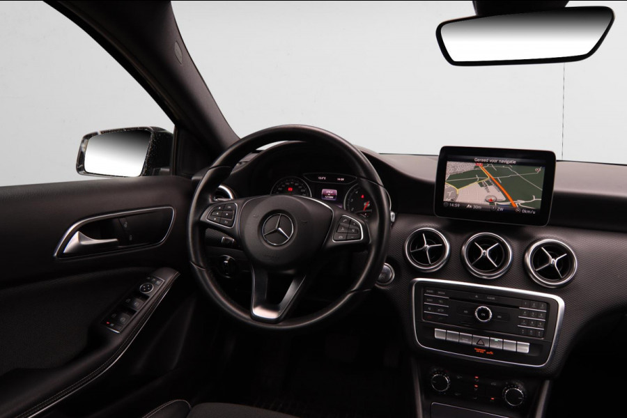 Mercedes-Benz A-Klasse 180 Business Solution AMG Aut.|19 Inch Camera Cruise Control led koplampen Navigatie Carplay & Android Auto Mercedes-Benz A-Klasse 180 Business Solution AMG Aut.|19 Inch Camera Cruise Control led koplampen Navigatie Carplay & Android Auto