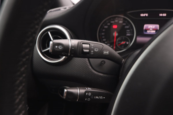 Mercedes-Benz A-Klasse 180 Business Solution AMG Aut.|19 Inch Camera Cruise Control led koplampen Navigatie Carplay & Android Auto Mercedes-Benz A-Klasse 180 Business Solution AMG Aut.|19 Inch Camera Cruise Control led koplampen Navigatie Carplay & Android Auto