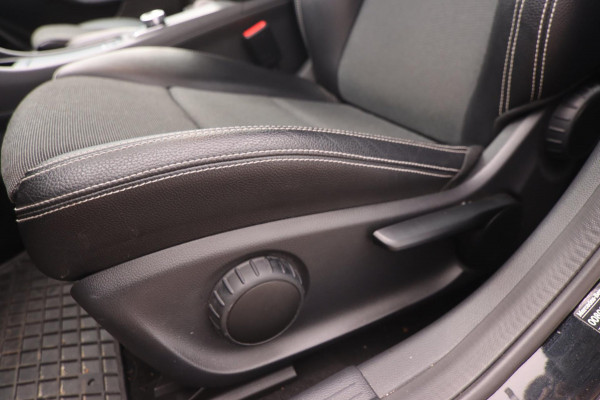 Mercedes-Benz A-Klasse 180 Business Solution AMG Aut.|19 Inch Camera Cruise Control led koplampen Navigatie Carplay & Android Auto Mercedes-Benz A-Klasse 180 Business Solution AMG Aut.|19 Inch Camera Cruise Control led koplampen Navigatie Carplay & Android Auto