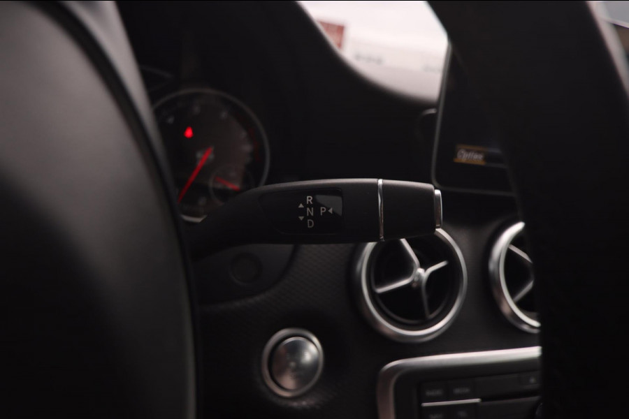 Mercedes-Benz A-Klasse 180 Business Solution AMG Aut.|19 Inch Camera Cruise Control led koplampen Navigatie Carplay & Android Auto Mercedes-Benz A-Klasse 180 Business Solution AMG Aut.|19 Inch Camera Cruise Control led koplampen Navigatie Carplay & Android Auto