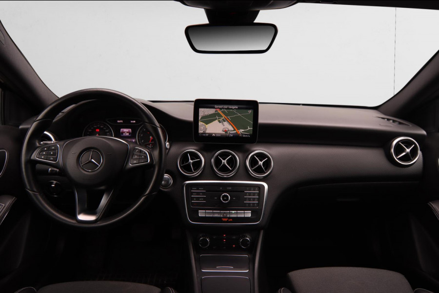 Mercedes-Benz A-Klasse 180 Business Solution AMG Aut.|19 Inch Camera Cruise Control led koplampen Navigatie Carplay & Android Auto Mercedes-Benz A-Klasse 180 Business Solution AMG Aut.|19 Inch Camera Cruise Control led koplampen Navigatie Carplay & Android Auto