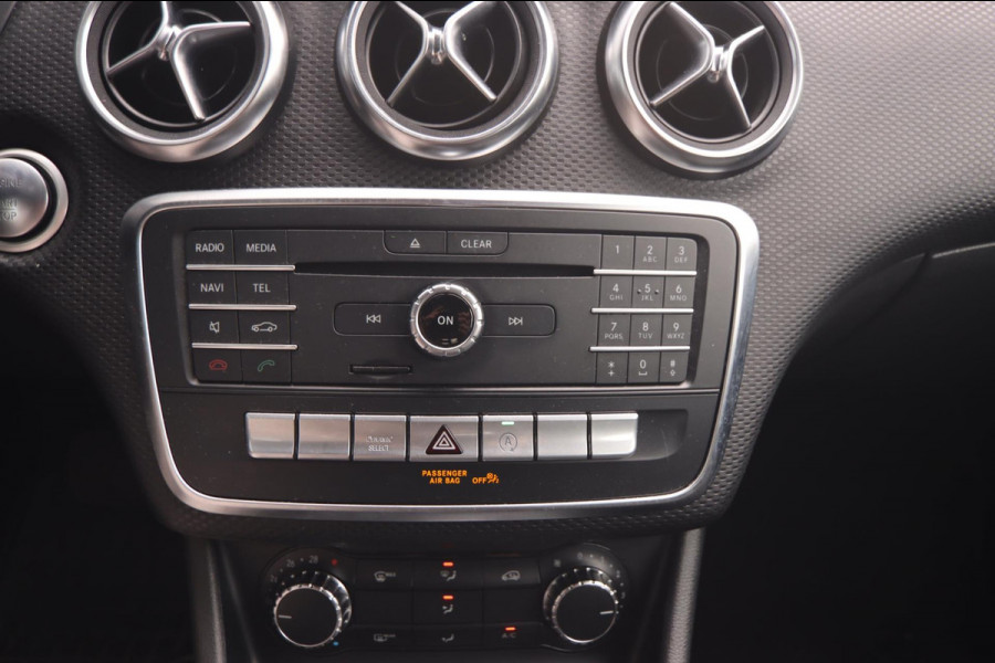 Mercedes-Benz A-Klasse 180 Business Solution AMG Aut.|19 Inch Camera Cruise Control led koplampen Navigatie Carplay & Android Auto Mercedes-Benz A-Klasse 180 Business Solution AMG Aut.|19 Inch Camera Cruise Control led koplampen Navigatie Carplay & Android Auto