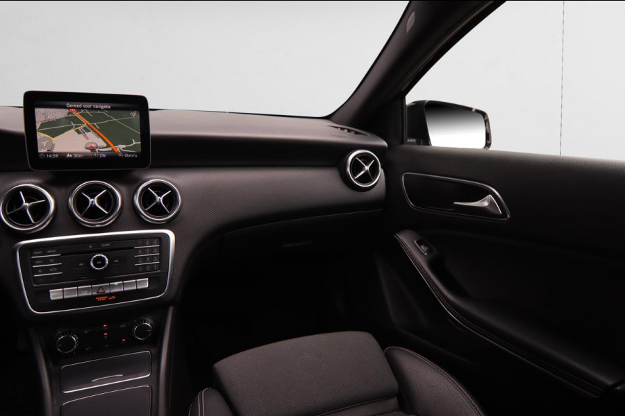 Mercedes-Benz A-Klasse 180 Business Solution AMG Aut.|19 Inch Camera Cruise Control led koplampen Navigatie Carplay & Android Auto Mercedes-Benz A-Klasse 180 Business Solution AMG Aut.|19 Inch Camera Cruise Control led koplampen Navigatie Carplay & Android Auto