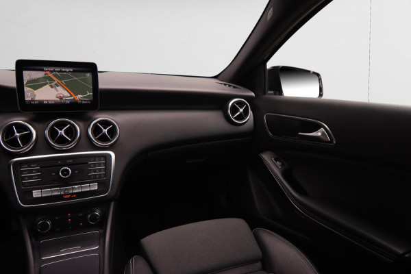 Mercedes-Benz A-Klasse 180 Business Solution AMG Aut.|19 Inch Camera Cruise Control led koplampen Navigatie Carplay & Android Auto Mercedes-Benz A-Klasse 180 Business Solution AMG Aut.|19 Inch Camera Cruise Control led koplampen Navigatie Carplay & Android Auto