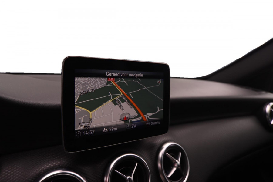 Mercedes-Benz A-Klasse 180 Business Solution AMG Aut.|19 Inch Camera Cruise Control led koplampen Navigatie Carplay & Android Auto Mercedes-Benz A-Klasse 180 Business Solution AMG Aut.|19 Inch Camera Cruise Control led koplampen Navigatie Carplay & Android Auto