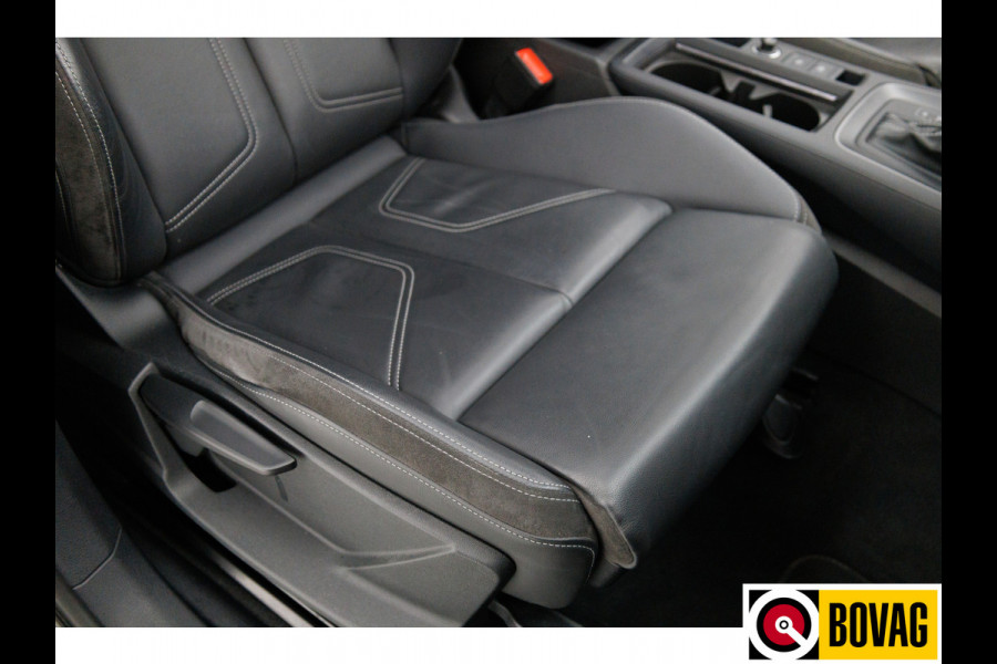 Audi Q3 Sportback 45 TFSI e S Edition 245 PK | 2x Sline | Panoramadak | Trekhaak elec. | Sonos audio | Navigatie, Cruise, PDC V+ A, App. connect. Audi Q3 Sportback 45 TFSI e S Edition 245 PK | 2x Sline | Panoramadak | Trekhaak elec. | Sonos audio | Navigatie, Cruise, PDC V+ A, App. connect.