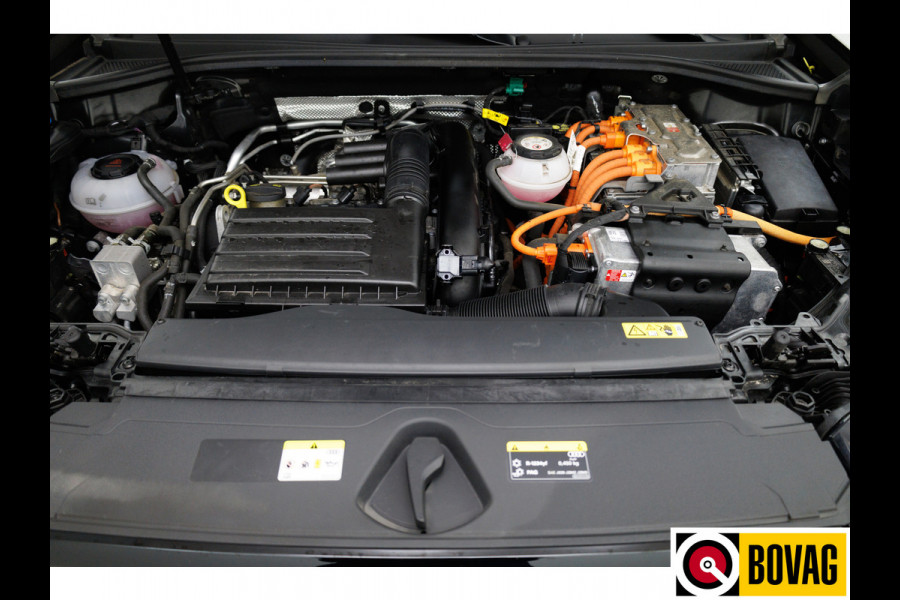 Audi Q3 Sportback 45 TFSI e S Edition 245 PK | 2x Sline | Panoramadak | Trekhaak elec. | Sonos audio | Navigatie, Cruise, PDC V+ A, App. connect. Audi Q3 Sportback 45 TFSI e S Edition 245 PK | 2x Sline | Panoramadak | Trekhaak elec. | Sonos audio | Navigatie, Cruise, PDC V+ A, App. connect.
