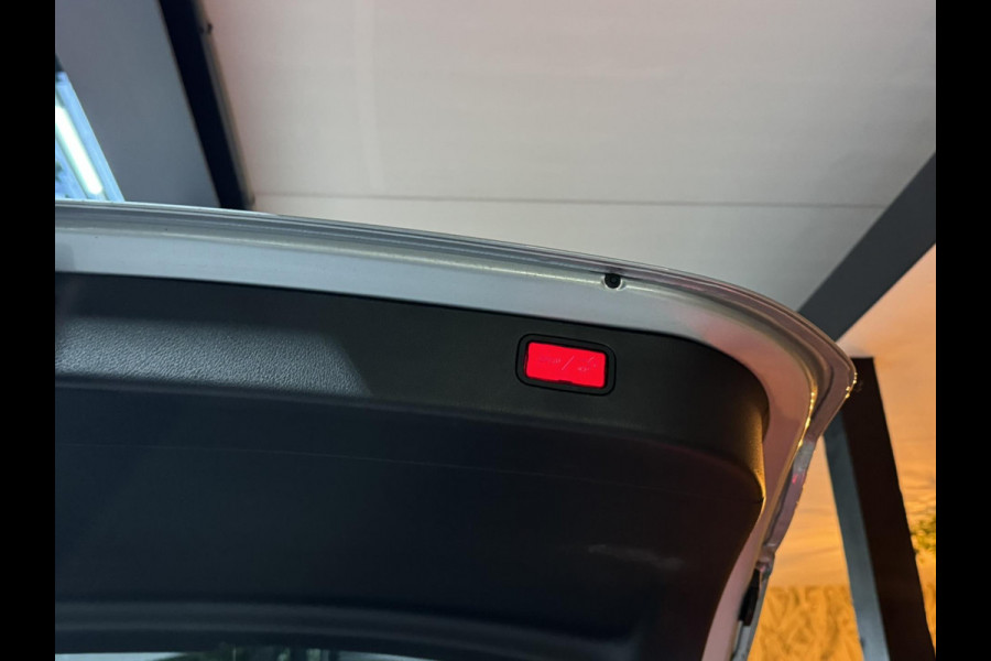 Mercedes-Benz C-Klasse Estate 300 e AMG Line Garantie Trekhaak Massage Pano Ambient 360 Blindspot Elek Achterklep StoelVW Rijklaar