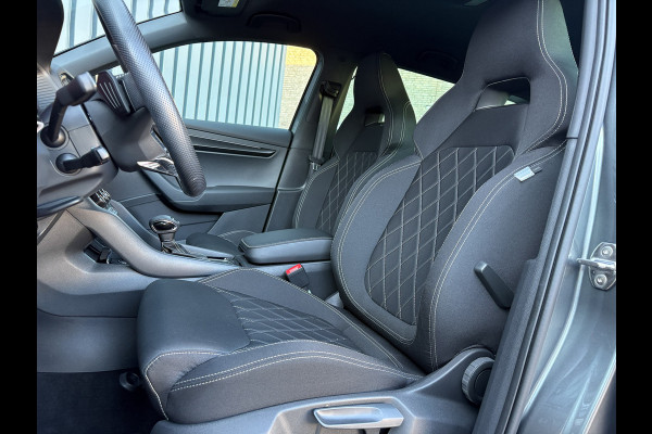Škoda Karoq 1.5 TSI 150Pk ACT Sportline Business | Trekhaak wegkl. | Elk. A-klep | Camera | Keyless | Adapt. Cr. | Prijs Rijklaar!!