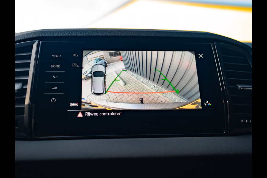 Škoda Karoq 1.5 TSI 150Pk ACT Sportline Business | Trekhaak wegkl. | Elk. A-klep | Camera | Keyless | Adapt. Cr. | Prijs Rijklaar!!
