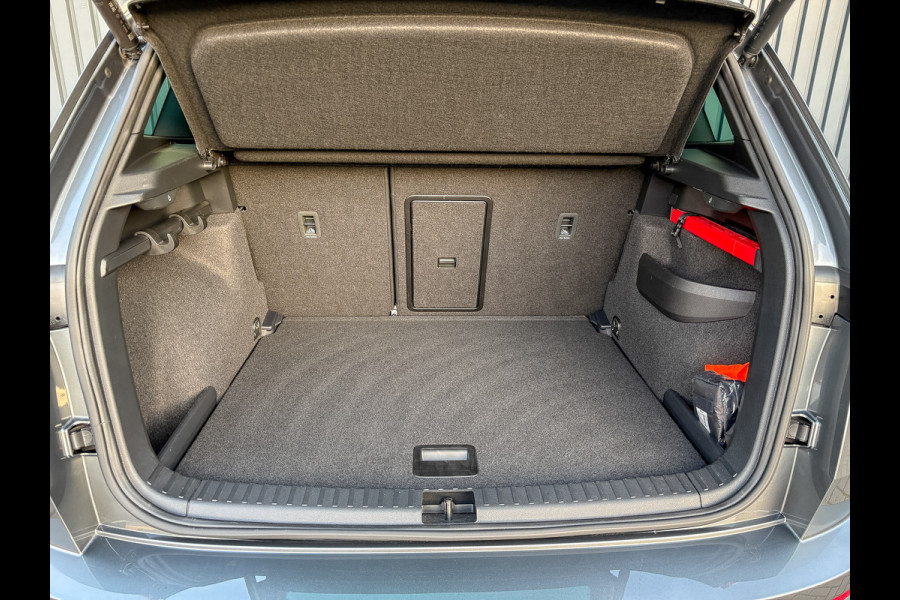 Škoda Karoq 1.5 TSI 150Pk ACT Sportline Business | Trekhaak wegkl. | Elk. A-klep | Camera | Keyless | Adapt. Cr. | Prijs Rijklaar!!