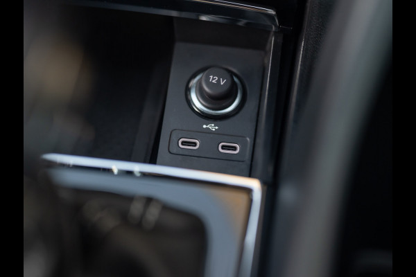 Škoda Karoq 1.5 TSI 150Pk ACT Sportline Business | Trekhaak wegkl. | Elk. A-klep | Camera | Keyless | Adapt. Cr. | Prijs Rijklaar!!