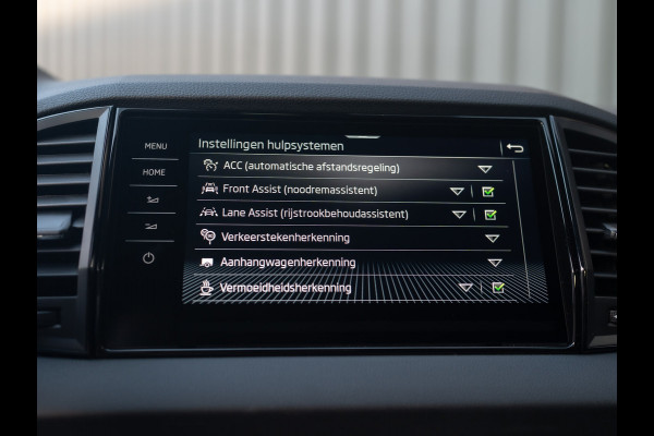 Škoda Karoq 1.5 TSI 150Pk ACT Sportline Business | Trekhaak wegkl. | Elk. A-klep | Camera | Keyless | Adapt. Cr. | Prijs Rijklaar!!