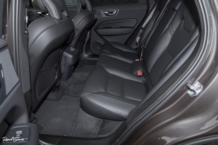 Volvo XC60 2.0 B4 R-Design | Harman Kardon | Adaptieve cruise | Memory | Achterbank verwarmd |