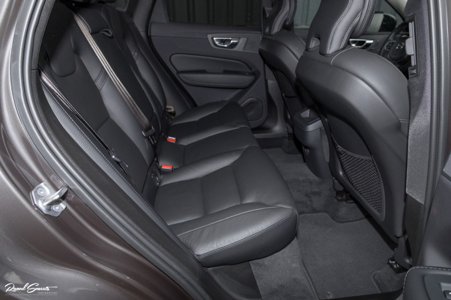 Volvo XC60 2.0 B4 R-Design | Harman Kardon | Adaptieve cruise | Memory | Achterbank verwarmd |