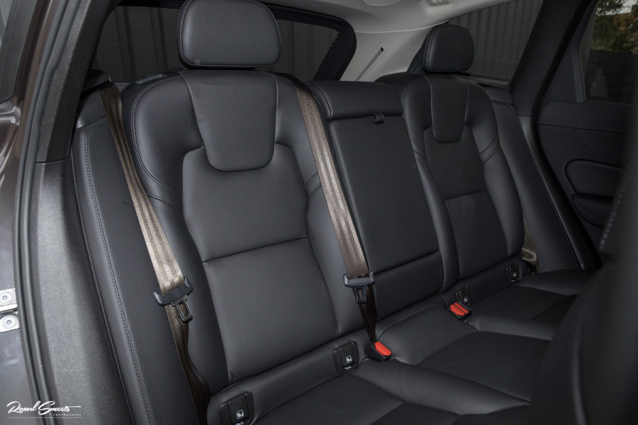 Volvo XC60 2.0 B4 R-Design | Harman Kardon | Adaptieve cruise | Memory | Achterbank verwarmd |