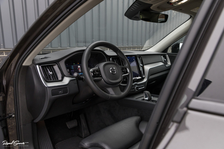 Volvo XC60 2.0 B4 R-Design | Harman Kardon | Adaptieve cruise | Memory | Achterbank verwarmd |