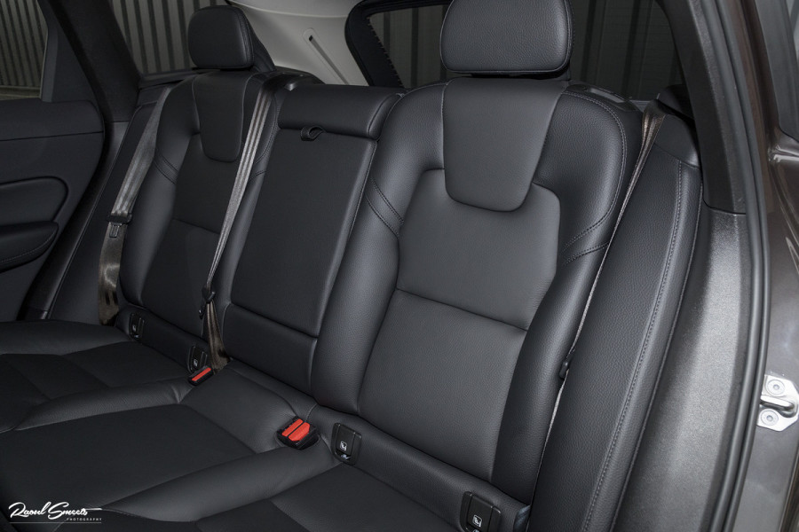 Volvo XC60 2.0 B4 R-Design | Harman Kardon | Adaptieve cruise | Memory | Achterbank verwarmd |