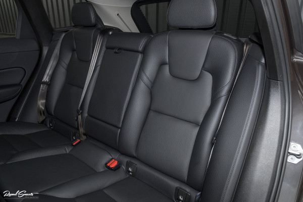 Volvo XC60 2.0 B4 R-Design | Harman Kardon | Adaptieve cruise | Memory | Achterbank verwarmd |