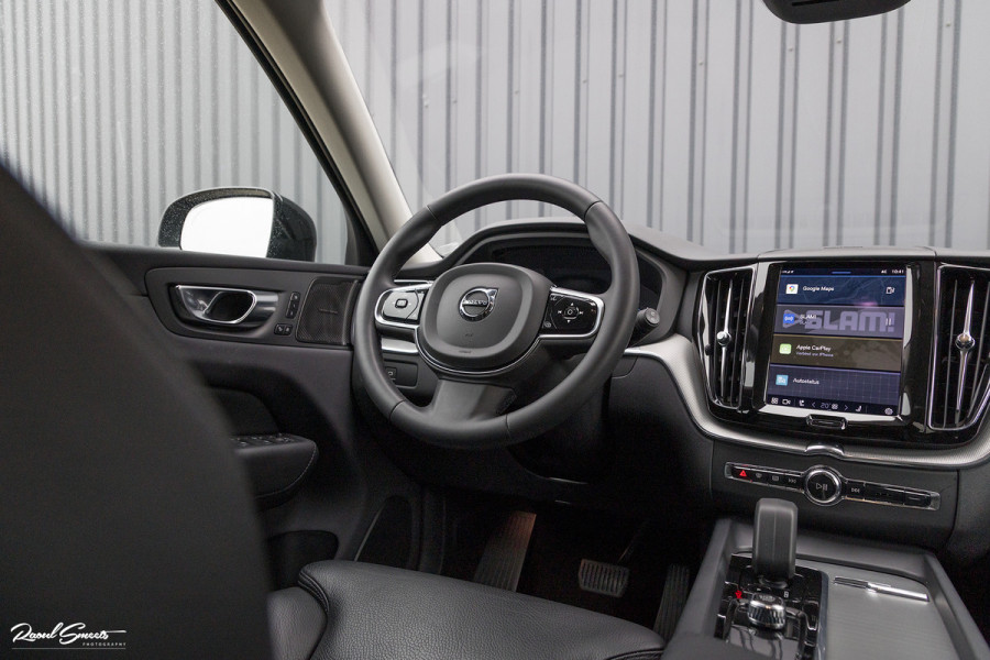 Volvo XC60 2.0 B4 R-Design | Harman Kardon | Adaptieve cruise | Memory | Achterbank verwarmd |