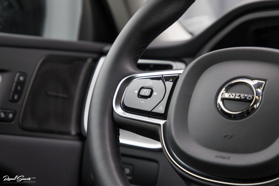 Volvo XC60 2.0 B4 R-Design | Harman Kardon | Adaptieve cruise | Memory | Achterbank verwarmd |