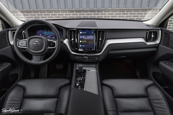 Volvo XC60 2.0 B4 R-Design | Harman Kardon | Adaptieve cruise | Memory | Achterbank verwarmd |