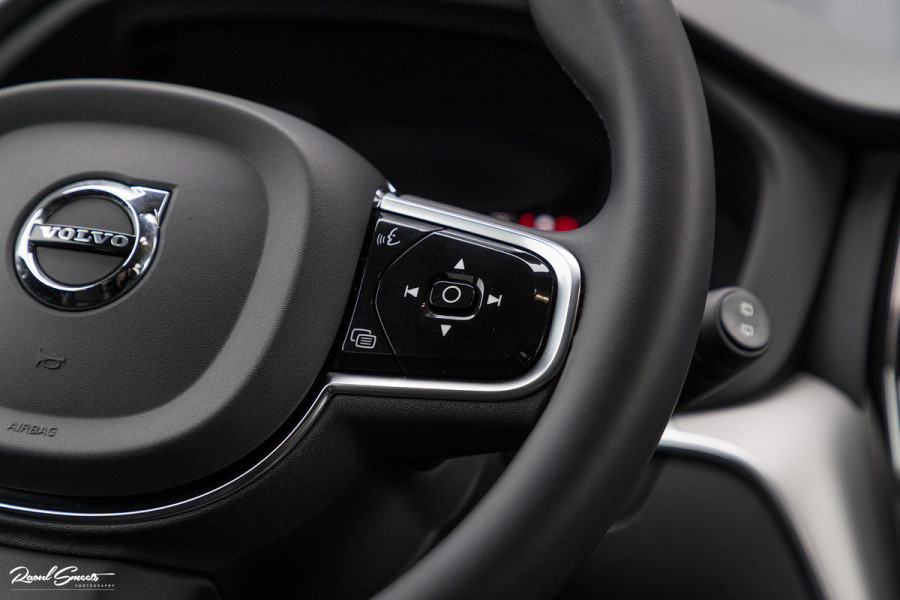Volvo XC60 2.0 B4 R-Design | Harman Kardon | Adaptieve cruise | Memory | Achterbank verwarmd |