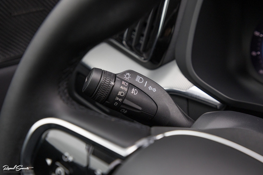 Volvo XC60 2.0 B4 R-Design | Harman Kardon | Adaptieve cruise | Memory | Achterbank verwarmd |