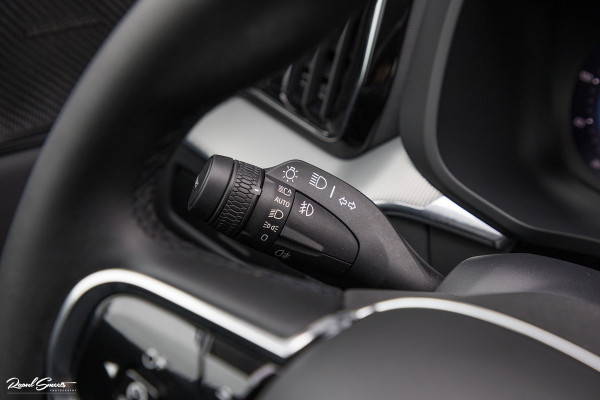 Volvo XC60 2.0 B4 R-Design | Harman Kardon | Adaptieve cruise | Memory | Achterbank verwarmd |