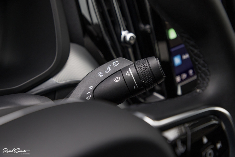 Volvo XC60 2.0 B4 R-Design | Harman Kardon | Adaptieve cruise | Memory | Achterbank verwarmd |