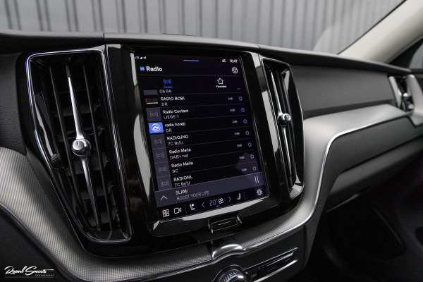 Volvo XC60 2.0 B4 R-Design | Harman Kardon | Adaptieve cruise | Memory | Achterbank verwarmd |