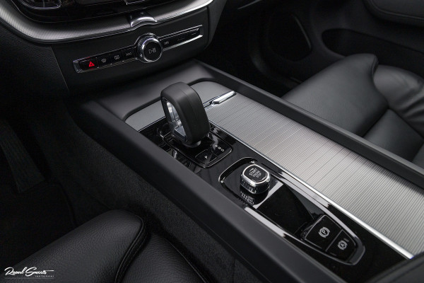 Volvo XC60 2.0 B4 R-Design | Harman Kardon | Adaptieve cruise | Memory | Achterbank verwarmd |