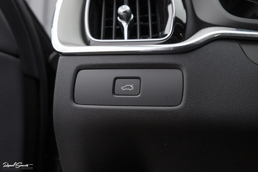 Volvo XC60 2.0 B4 R-Design | Harman Kardon | Adaptieve cruise | Memory | Achterbank verwarmd |