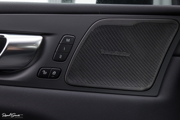 Volvo XC60 2.0 B4 R-Design | Harman Kardon | Adaptieve cruise | Memory | Achterbank verwarmd |