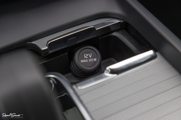 Volvo XC60 2.0 B4 R-Design | Harman Kardon | Adaptieve cruise | Memory | Achterbank verwarmd |