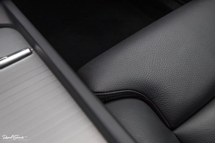 Volvo XC60 2.0 B4 R-Design | Harman Kardon | Adaptieve cruise | Memory | Achterbank verwarmd |