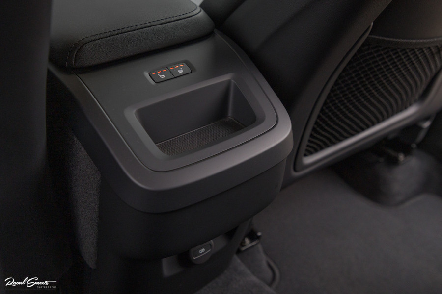 Volvo XC60 2.0 B4 R-Design | Harman Kardon | Adaptieve cruise | Memory | Achterbank verwarmd |