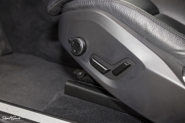 Volvo XC60 2.0 B4 R-Design | Harman Kardon | Adaptieve cruise | Memory | Achterbank verwarmd |