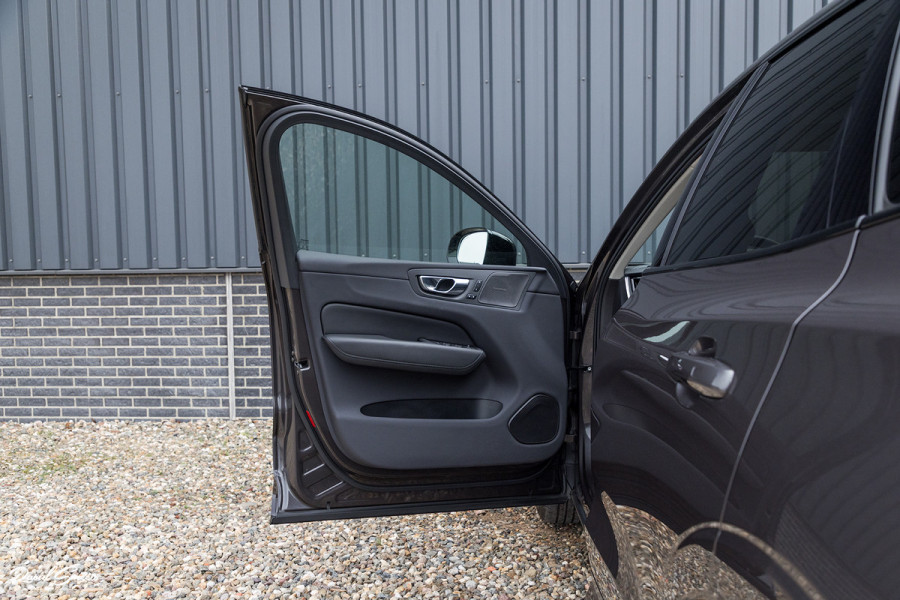Volvo XC60 2.0 B4 R-Design | Harman Kardon | Adaptieve cruise | Memory | Achterbank verwarmd |