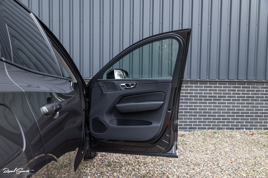 Volvo XC60 2.0 B4 R-Design | Harman Kardon | Adaptieve cruise | Memory | Achterbank verwarmd |