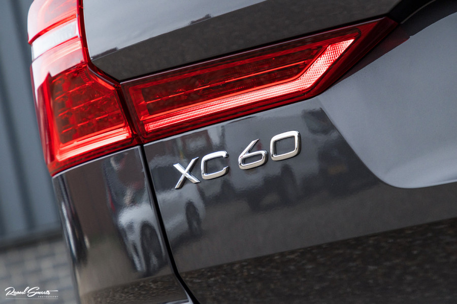 Volvo XC60 2.0 B4 R-Design | Harman Kardon | Adaptieve cruise | Memory | Achterbank verwarmd |