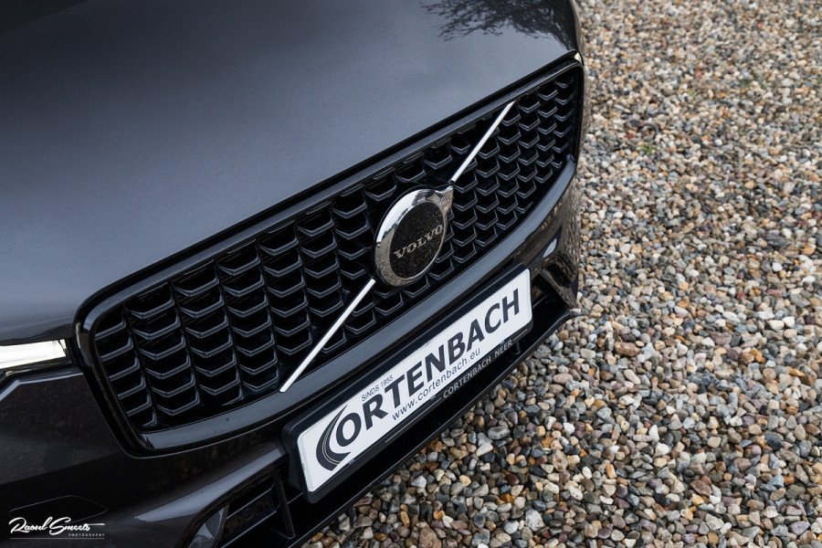 Volvo XC60 2.0 B4 R-Design | Harman Kardon | Adaptieve cruise | Memory | Achterbank verwarmd |