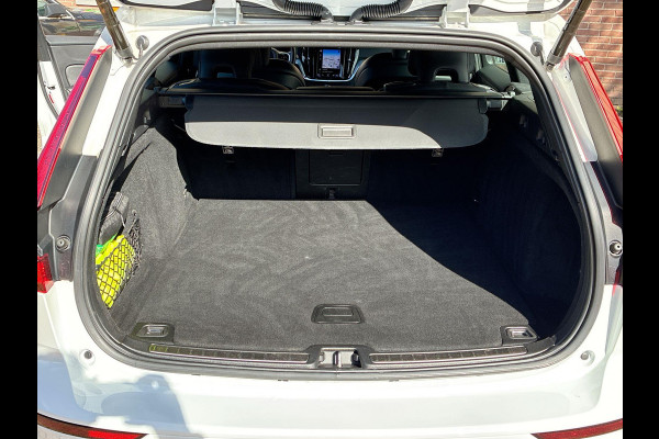 Volvo V60 2.0 T6 Recharge AWD R-Design 341PK! | Stoel- stuurverwarming | Lederen Sportstoelen | Park Assist | Adapt Cruise Control Volvo V60 2.0 T6 Recharge AWD R-Design 341PK! | Stoel- stuurverwarming | Lederen Sportstoelen | Park Assist | Adapt Cruise Control