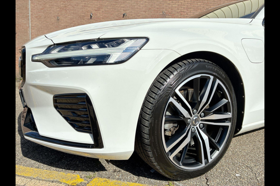 Volvo V60 2.0 T6 Recharge AWD R-Design 341PK! | Stoel- stuurverwarming | Lederen Sportstoelen | Park Assist | Adapt Cruise Control Volvo V60 2.0 T6 Recharge AWD R-Design 341PK! | Stoel- stuurverwarming | Lederen Sportstoelen | Park Assist | Adapt Cruise Control