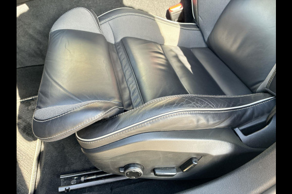 Volvo V60 2.0 T6 Recharge AWD R-Design 341PK! | Stoel- stuurverwarming | Lederen Sportstoelen | Park Assist | Adapt Cruise Control Volvo V60 2.0 T6 Recharge AWD R-Design 341PK! | Stoel- stuurverwarming | Lederen Sportstoelen | Park Assist | Adapt Cruise Control